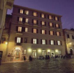 hotel_small.jpg (12795 byte)